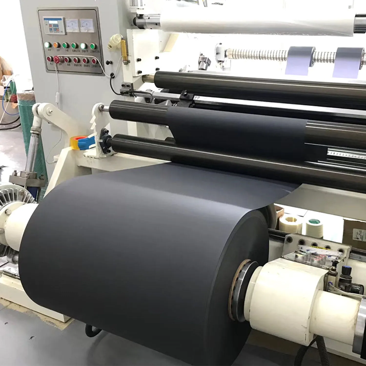 DFR3716A Màng PP Chống Cháy Không Halogen Đen / Trắng , độ dày 0.25 – 1.00 mm,cấp chống cháy: VTM-0 / V-0 (UL94)